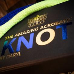 Amazing Acrobatic Knot bleu