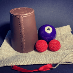 Cup à la Frenchie (balles rouges)